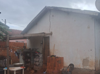 Moradores denunciam risco estrutural em 37 casas populares de loteamento 