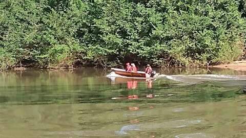 Pe&atilde;o de 17 anos morre afogado durante travessia de gado no Rio Negro