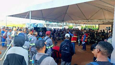 Trabalhadores encerram paralisa&ccedil;&atilde;o e retomam obra do alojamento da Arauco