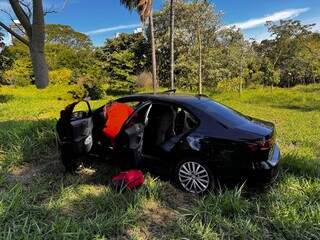 Idosa perde controle de carro, atravessa avenida e invade Parque das Na&ccedil;&otilde;es