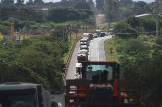 Motoristas enfrentam fila de 10 km na BR-163 devido a obras de restaura&ccedil;&atilde;o