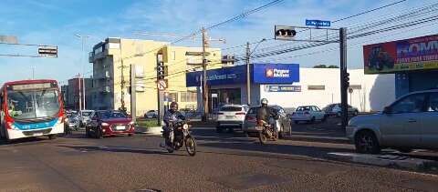 Sem&aacute;foros intermitentes causam congestionamento na Capital; situa&ccedil;&atilde;o se repete