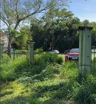 Idosa perde controle de carro, atravessa avenida e invade Parque das Na&ccedil;&otilde;es