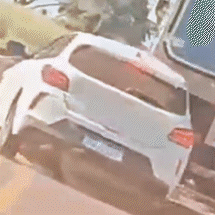 V&iacute;deo mostra momento em que traficante acaba com carro ao atingir caminh&atilde;o