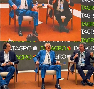 Gilberto Kassab vê em Riedel “grande contribuição para o País” Gilberto Kassab vê em Riedel “grande contribuição para o País”