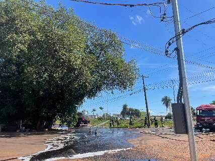 Falha em v&aacute;lvula causou o vazamento de 5 mil litros de combust&iacute;vel, diz bombeiro
