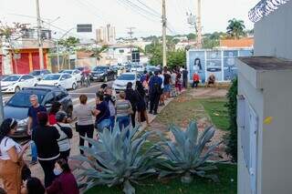 De celulares a cuecas: 1&ordm; bazar de hospital atrai centenas de consumidores 