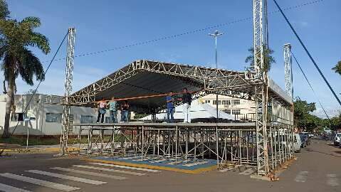Festa Junina de Navira&iacute; come&ccedil;a hoje com concurso de barracas e quadrilhas 