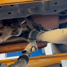 Jiboia faz &ldquo;pit stop&rdquo; em Hilux e mobiliza resgate em oficina