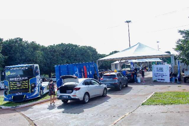&Uacute;ltimo dia do Drive-Thru da Reciclagem oferece descarte de res&iacute;duos e vacina&ccedil;&atilde;o