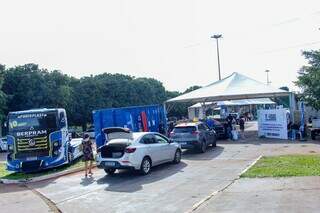 &Uacute;ltimo dia do Drive-Thru da Reciclagem oferece descarte de res&iacute;duos e vacina&ccedil;&atilde;o