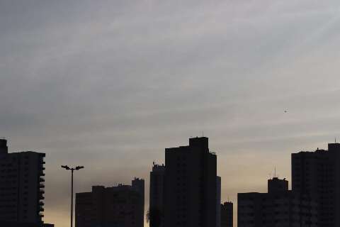 Frente fria avan&ccedil;a e traz chuvas, ventos fortes e queda de temperatura em MS