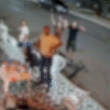 Homem armado com faca amea&ccedil;a clientes e rouba celular em pizzaria