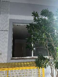 Invasor drogado pula muro e causa p&acirc;nico em condom&iacute;nio na Mata do Jacinto