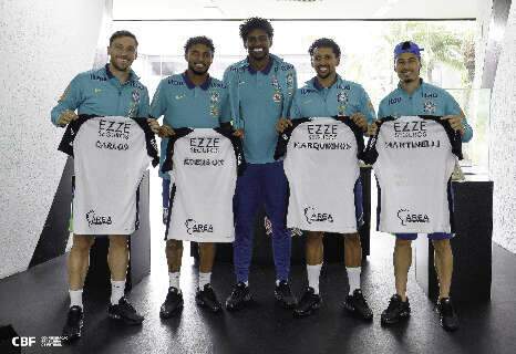 Ex-Corinthians, &Eacute;derson recebe presente do goleiro corintiano Hugo Souza  