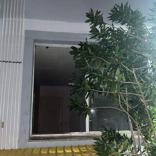 Invasor drogado pula muro e causa p&acirc;nico em condom&iacute;nio na Mata do Jacinto