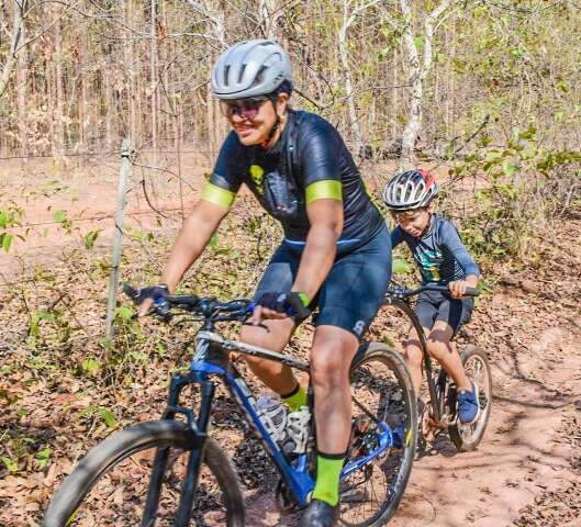 Aos 8 anos, Theo ser&aacute; 1&ordf; crian&ccedil;a a competir no Brasil Ride com &quot;bike carona&quot;