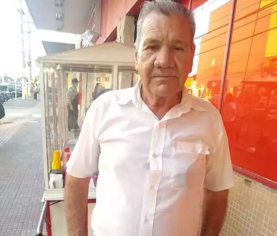 Odenil partiu ap&oacute;s 35 anos vendendo pipoca e distribuindo afeto no Centro