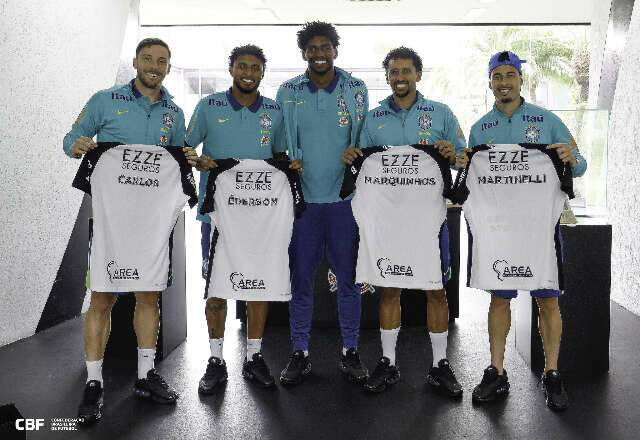Ex-Corinthians, &Eacute;derson recebe presente do goleiro corintiano Hugo Souza  
