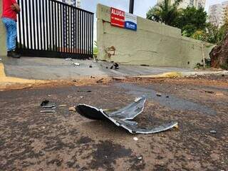 Mustang de meio milh&atilde;o de reais fica destru&iacute;do ao bater em muro