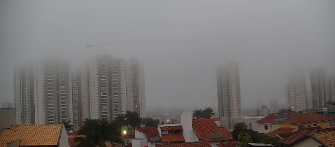 Semana come&ccedil;a com garoa e nevoeiro em Campo Grande