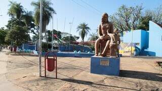 Pra&ccedil;a dos Imigrantes segue esquecida 726 dias ap&oacute;s promessa de revitaliza&ccedil;&atilde;o