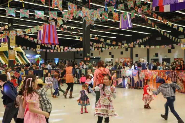 Haja bolso para ir às Festas Juninas das escolas da criançada