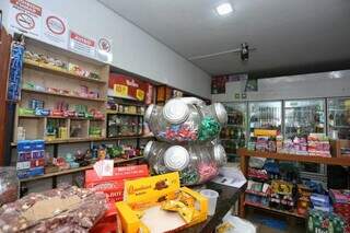 Conveni&ecirc;ncia &#039;UPA&#039; faz sucesso com trocadilho e costel&atilde;o aos domingos 