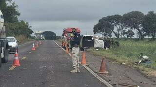 Motorista morre e 2 ficam feridos ap&oacute;s picape invadir pista e bater em caminh&atilde;o