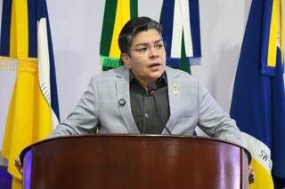 M&eacute;dico acusa vereadora por quebra de decoro, mas C&acirc;mara rejeita den&uacute;ncia