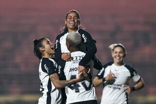 Corinthians vence Flamengo no Canind&eacute; com gol de Vic Albuquerque