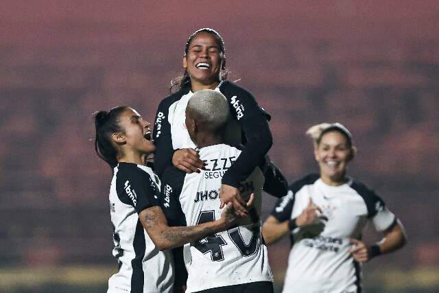 Corinthians vence Flamengo no Canind&eacute; com gol de Vic Albuquerque