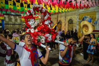 Vai curtir o Banho de S&atilde;o Jo&atilde;o de Corumb&aacute;? Veja o que fazer na cidade hist&oacute;rica 
