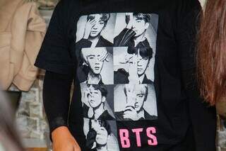 F&atilde;s de BTS se unem para celebrar dispensa dos &iacute;dolos do servi&ccedil;o militar