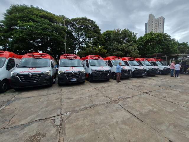 Prefeita garante que novas ambul&acirc;ncias estar&atilde;o em circula&ccedil;&atilde;o a partir de julho