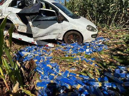 Carga de maconha &eacute; abandonada em carro capotado na MS-164