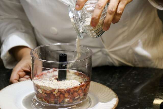 Muito al&eacute;m da pa&ccedil;oca, amendoim tamb&eacute;m vira leite nutritivo