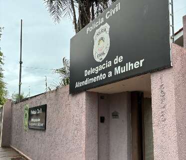Lutador de MMA que perseguia a ex &eacute; preso em frente &agrave; delegacia