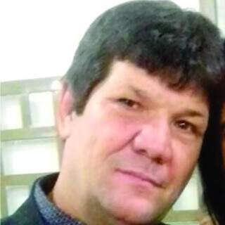 Motorista morre ao tentar cruzar rodovia e ser atingido por caminhão Motorista morre ao tentar cruzar rodovia e ser atingido por caminhão