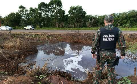 Descarte irregular de &aacute;gua suja rende multa de R$ 60 mil a lava a jatos