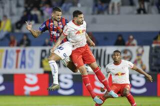 Bahia vence por 3 a 0 e Cruzeiro trope&ccedil;a no Vit&oacute;ria em jogo sem gols