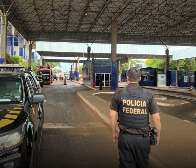 Brasileiro foragido é preso na linha internacional e entregue à PF