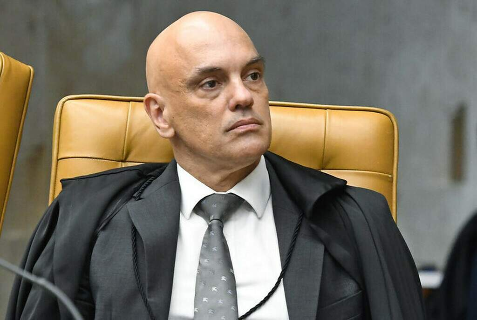 Moraes vota a favor de punir redes sociais por postagens que violam a lei