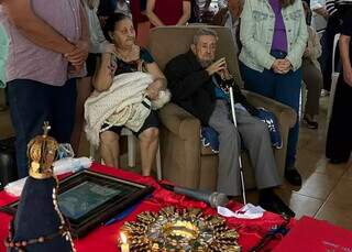 Promessa de bisavó em pé de manga reúne família há quase 100 anos Promessa de bisavó em pé de manga reúne família há quase 100 anos