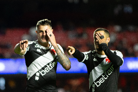 Vasco aproveita erros defensivos do S&atilde;o Paulo e vence no MorumBIS