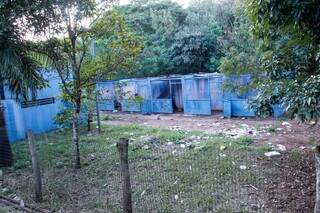 Obra milionária, parque inacabado há 14 anos vira abrigo e depósito de lixo Obra milionária, parque inacabado há 14 anos vira abrigo e depósito de lixo