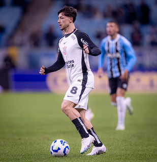 Corinthians empata com Gr&ecirc;mio e Santos deixa zona de rebaixamento