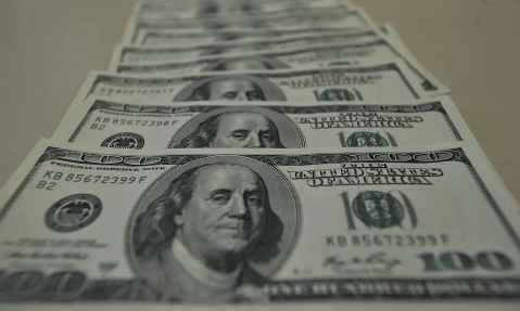D&oacute;lar se mant&eacute;m em R$ 5,54 e bolsa recua com tens&atilde;o entre Israel e Ir&atilde;