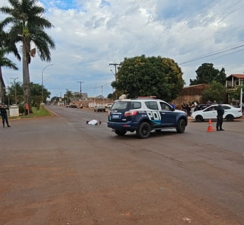 Motociclista sem habilita&ccedil;&atilde;o e esposa morrem em acidente com caminh&atilde;o