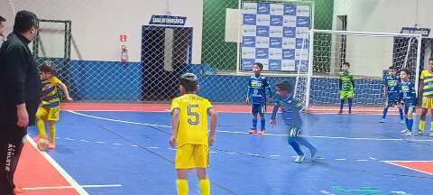 Tr&ecirc;s jogos em Corumb&aacute; completam as quartas de final da Copa Pelezinho